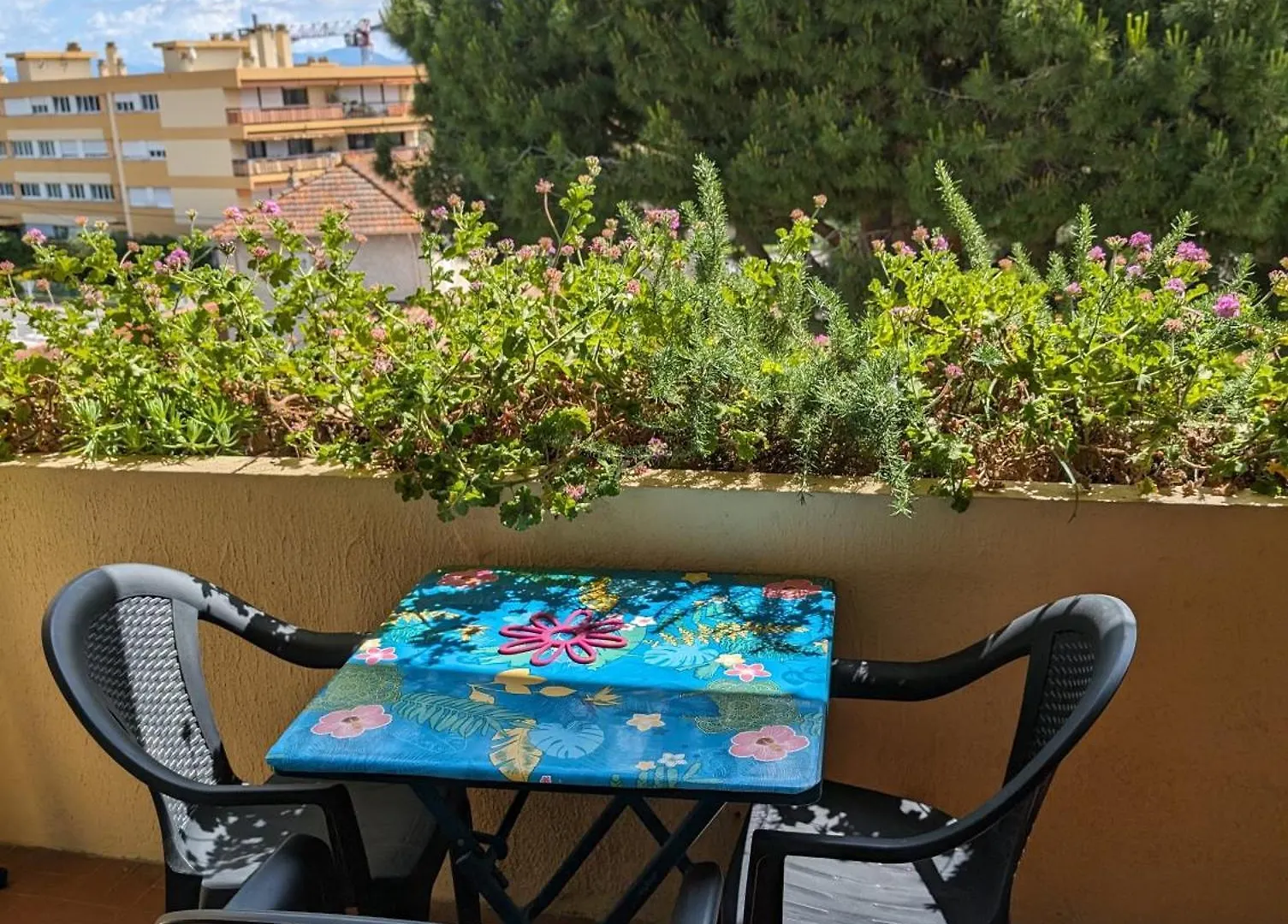 Studio Calme Dernier Etage Antibes France