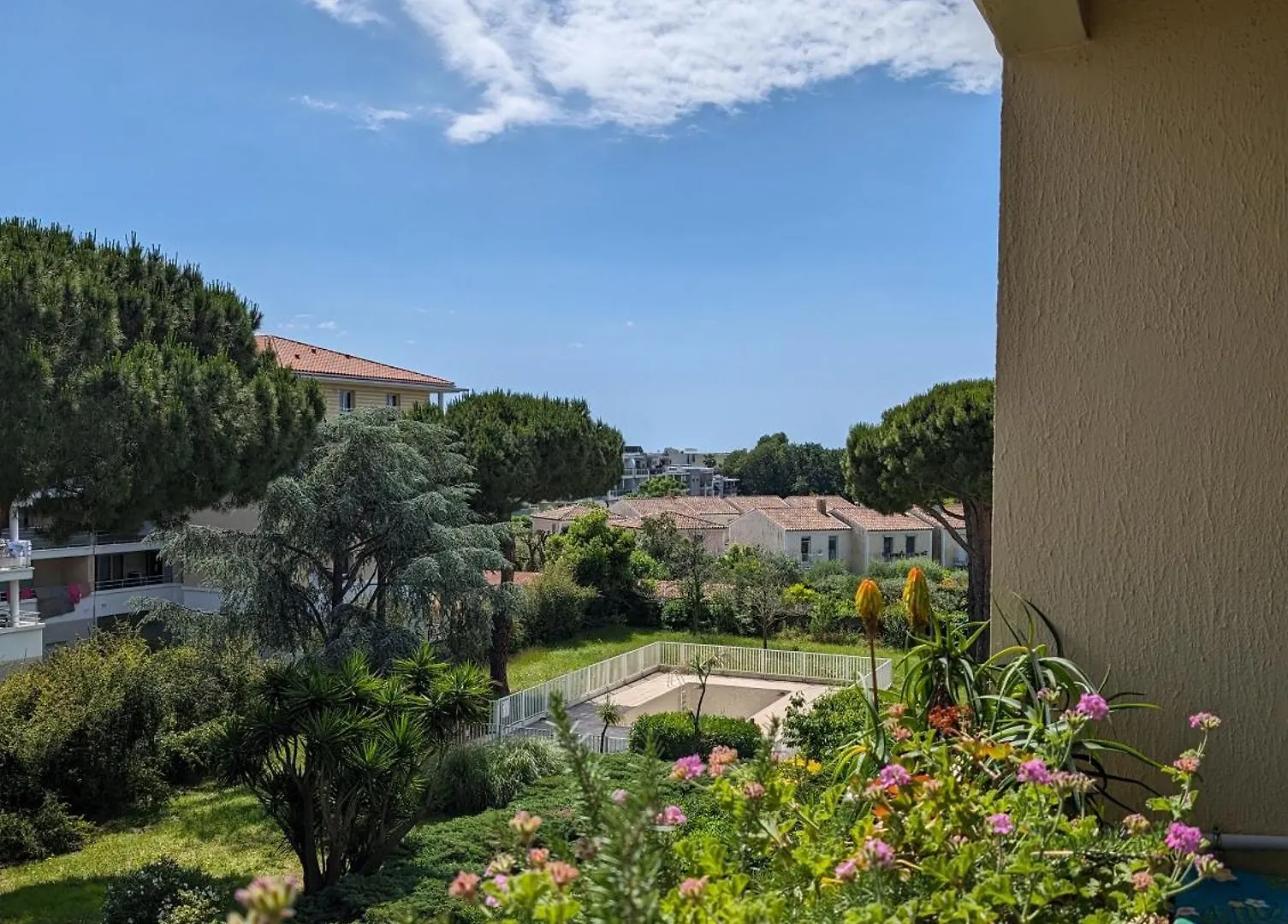 Studio Calme Dernier Etage Antibes Apartment